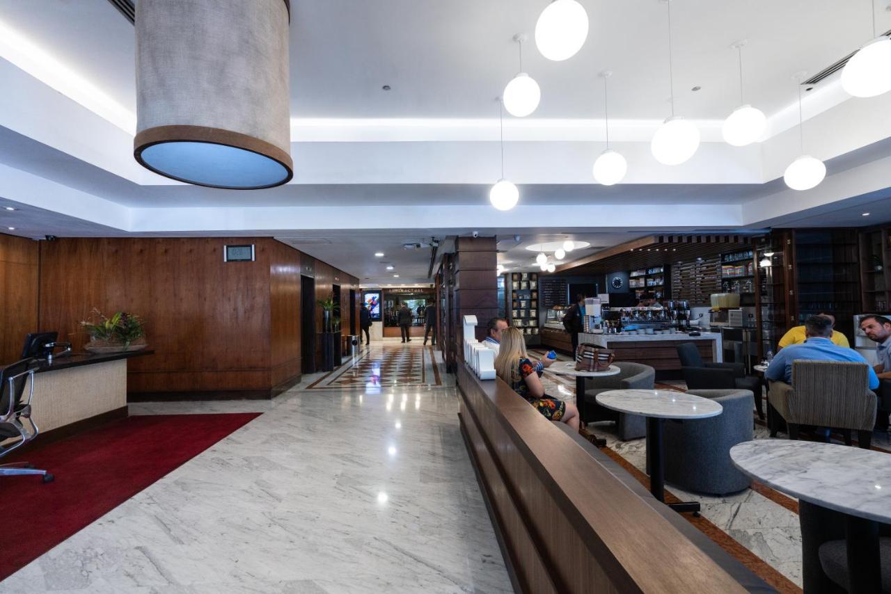 Eurobuilding Hotel & Suites Caracas Bagian luar foto The interior of the lounge