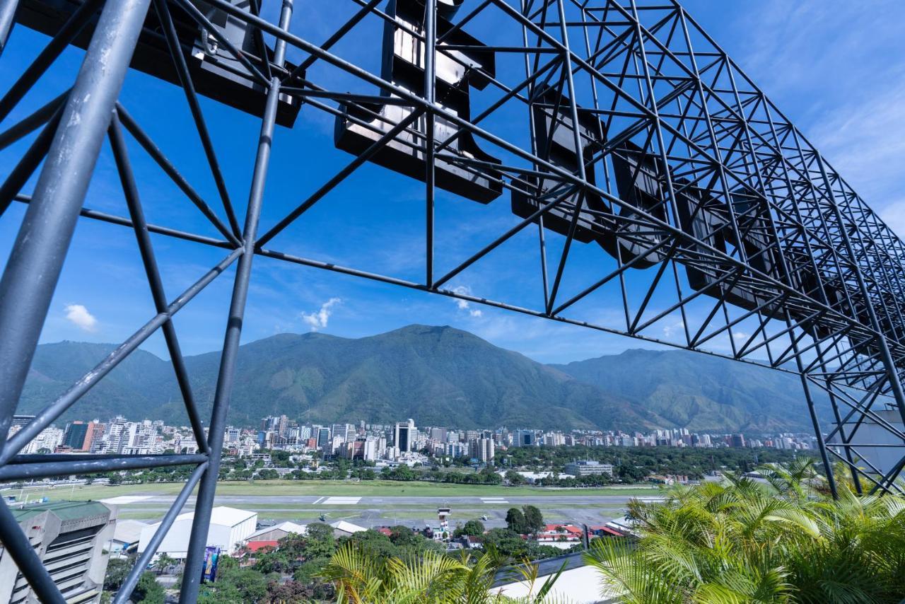 Eurobuilding Hotel & Suites Caracas Bagian luar foto View of the city from the cable car