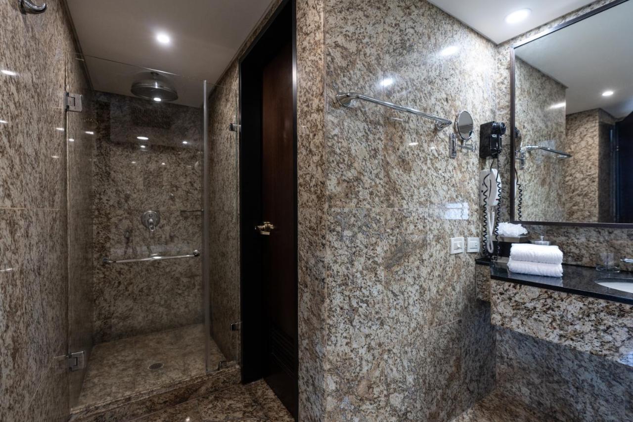 Eurobuilding Hotel & Suites Caracas Bagian luar foto Bathroom