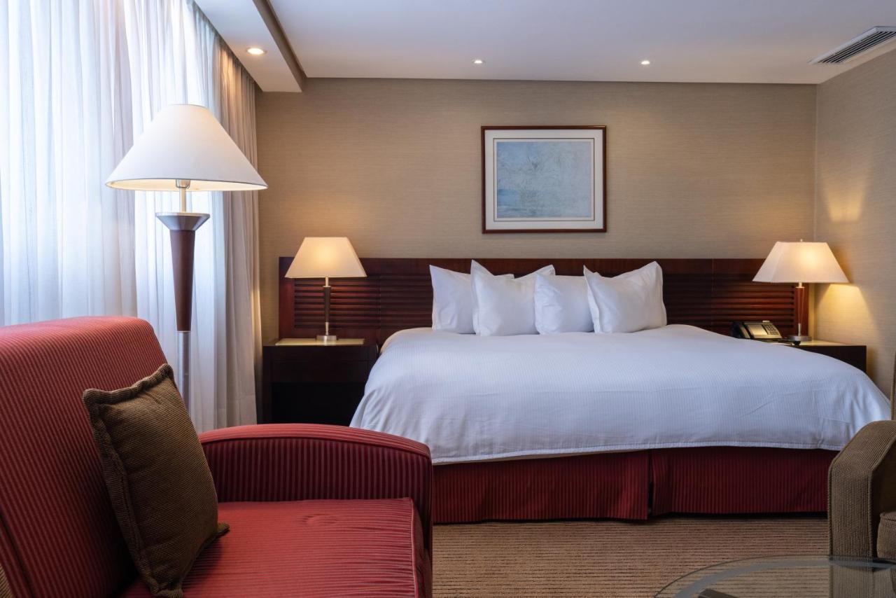 Eurobuilding Hotel & Suites Caracas Bagian luar foto A bedroom at the Four Seasons Hotel