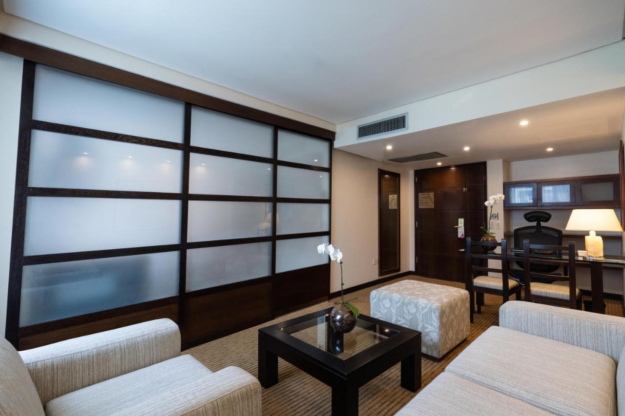 Eurobuilding Hotel & Suites Caracas Bagian luar foto A room at the hotel