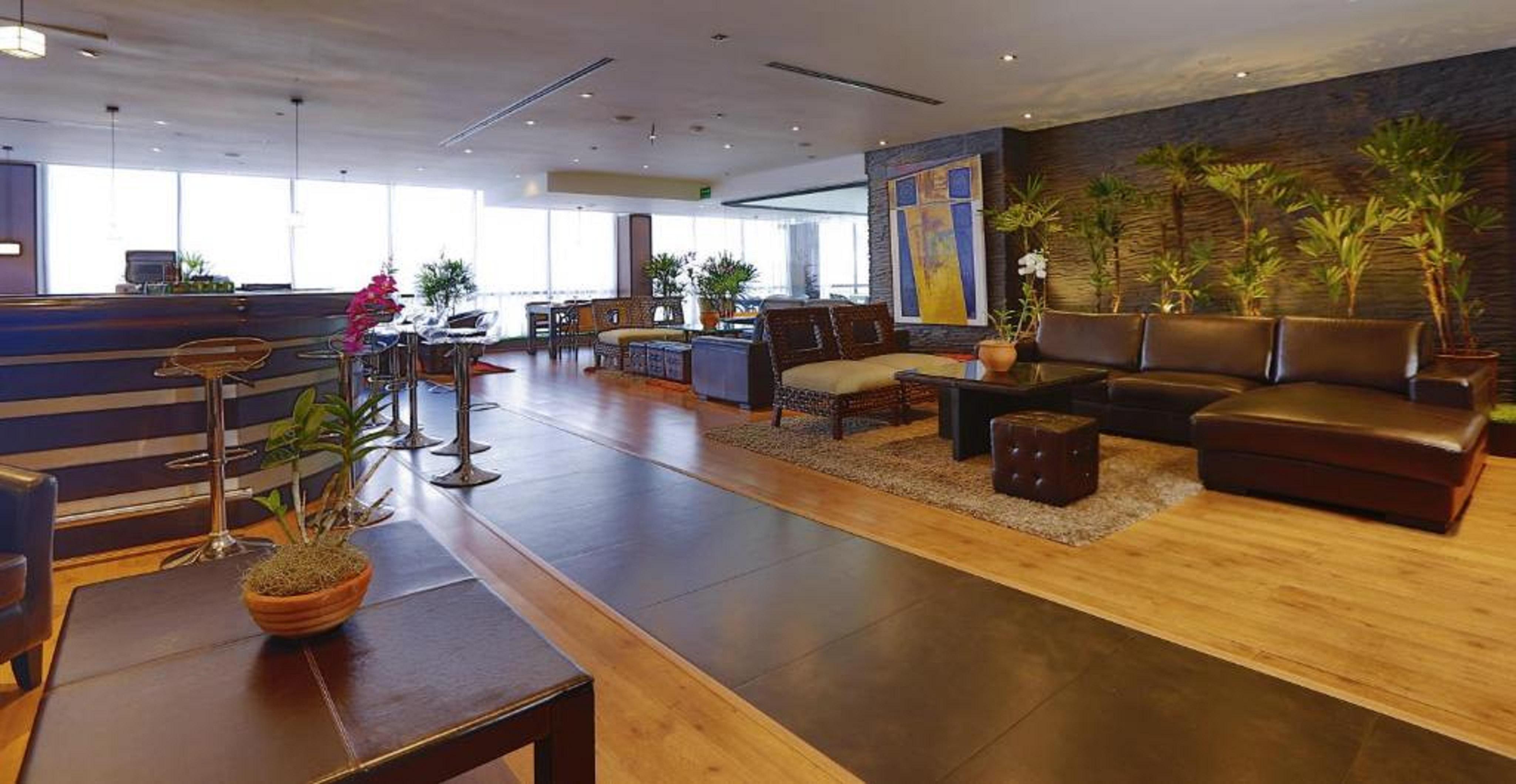 Eurobuilding Hotel & Suites Caracas Bagian luar foto The lounge at the airport