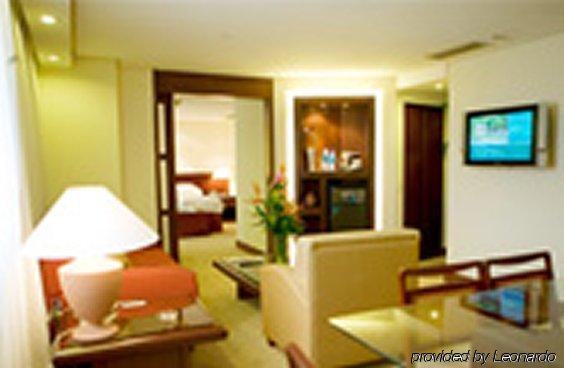 Eurobuilding Hotel & Suites Caracas Ruang foto Suite room