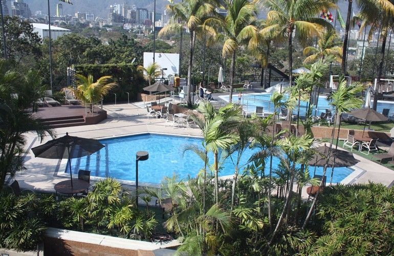 Eurobuilding Hotel & Suites Caracas Bagian luar foto The pool at the InterContinental Hotel